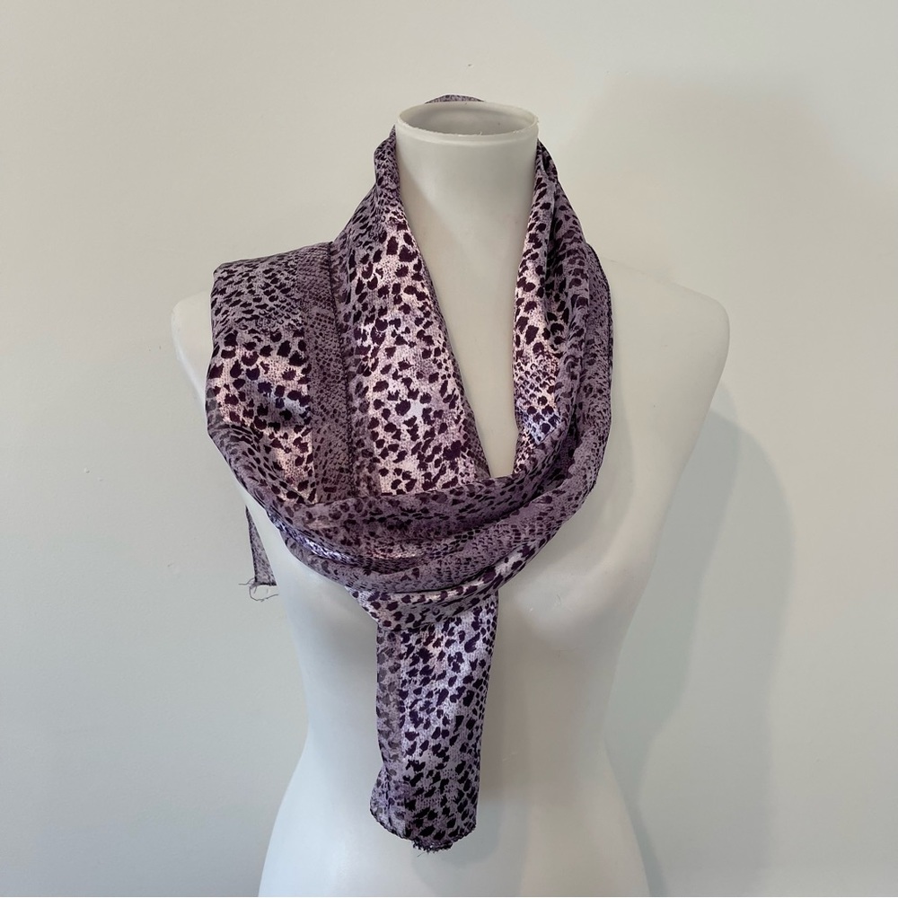 Lightweight purple animal print scarf.